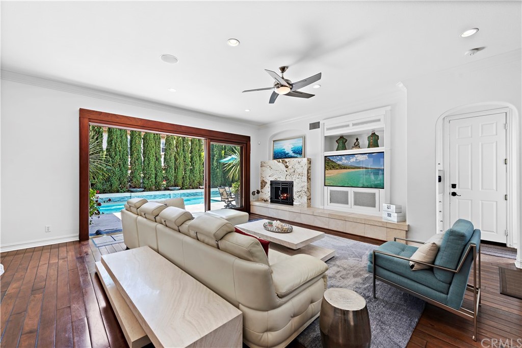 23 Peppertree Newport Beach, CA 92660 - Photo 4 of 42