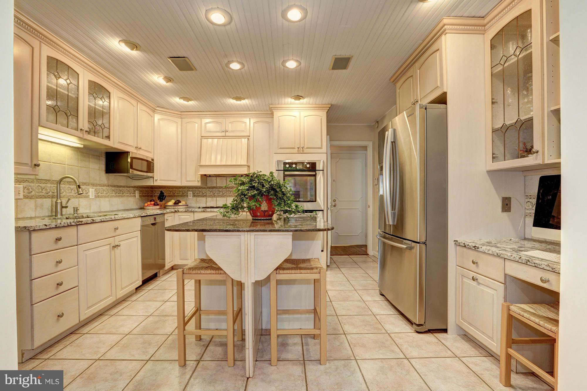 11909 Hunting Ridge Court Potomac, MD 20854 - Photo 12 of 27 Kitchen