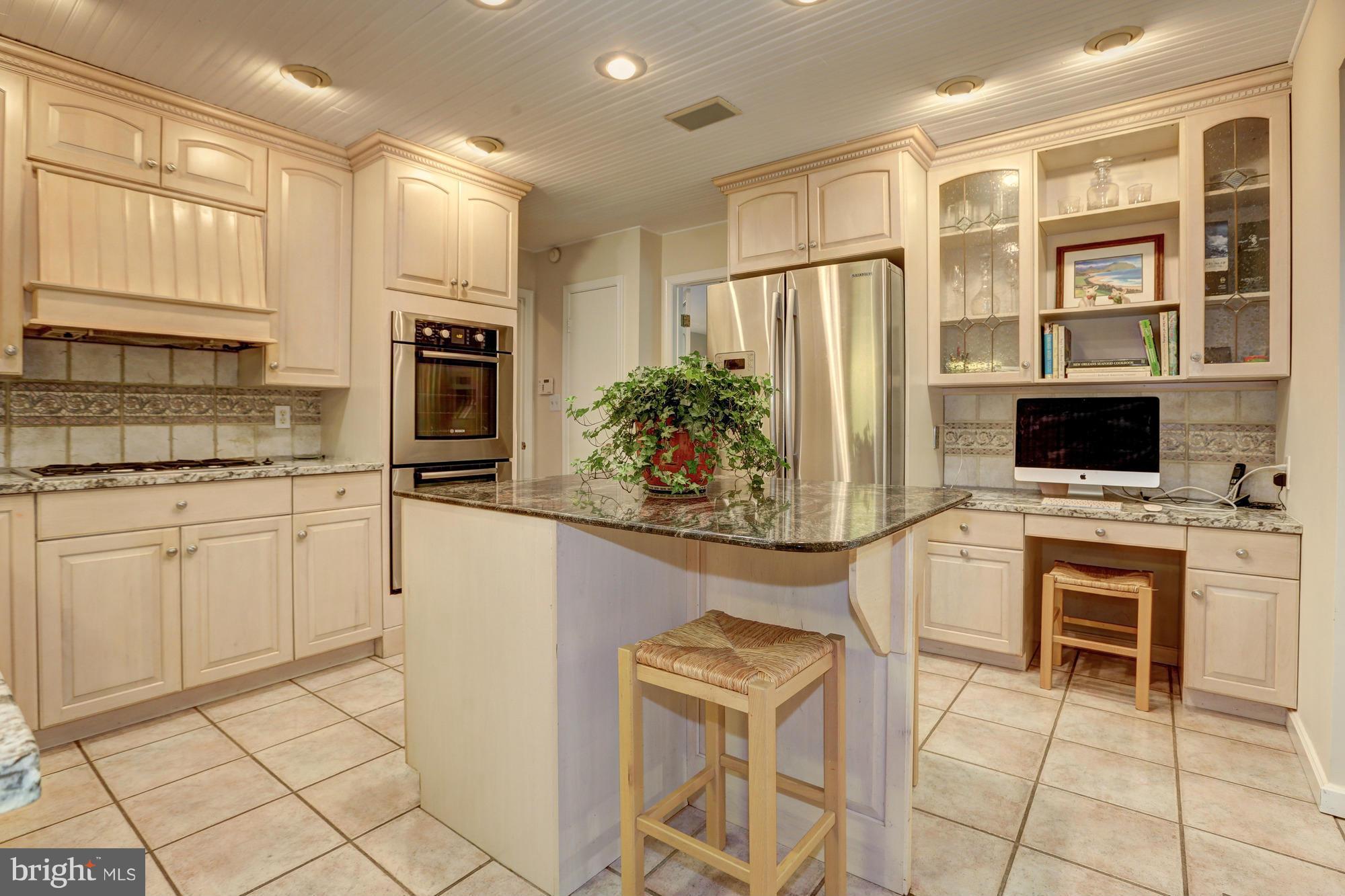 11909 Hunting Ridge Court Potomac, MD 20854 - Photo 13 of 27 Kitchen