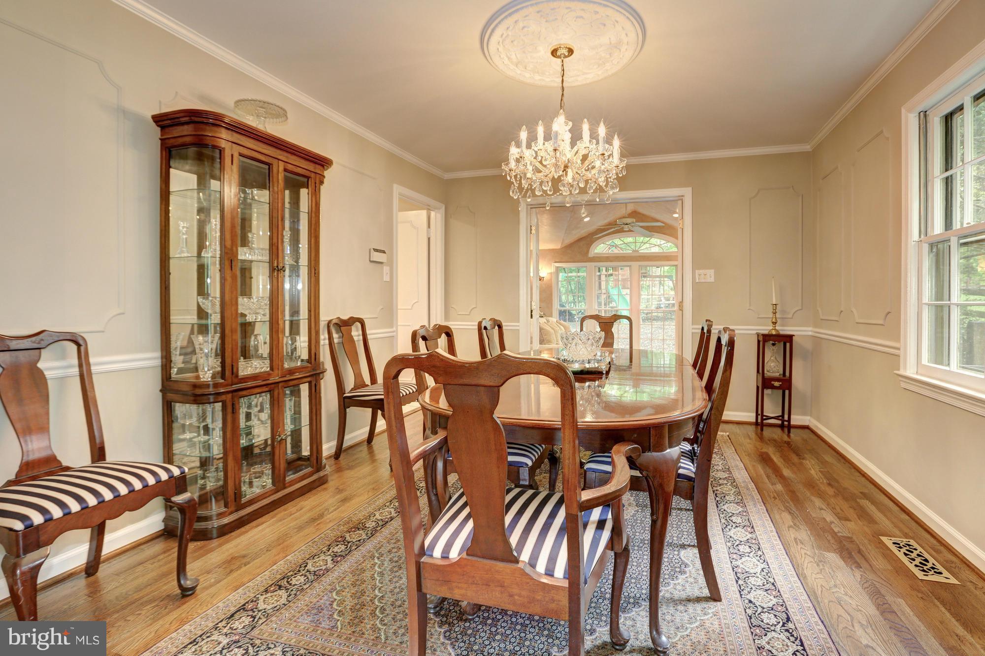 11909 Hunting Ridge Court Potomac, MD 20854 - Photo 6 of 27 Formal Dining Room