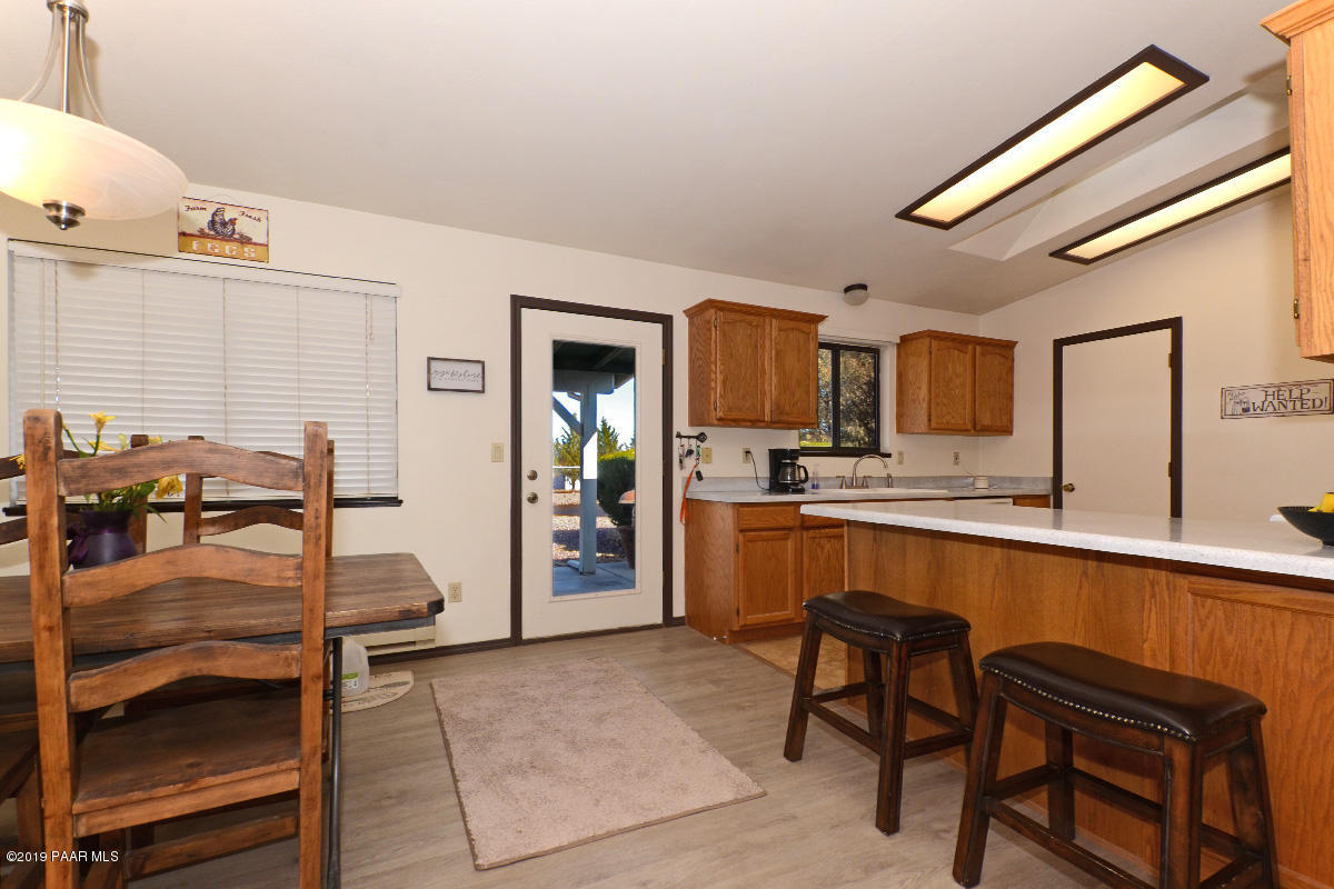 600 Rolling Hills Road Paulden, AZ 86334 - Photo 11 of 27 14 Kitchen 3