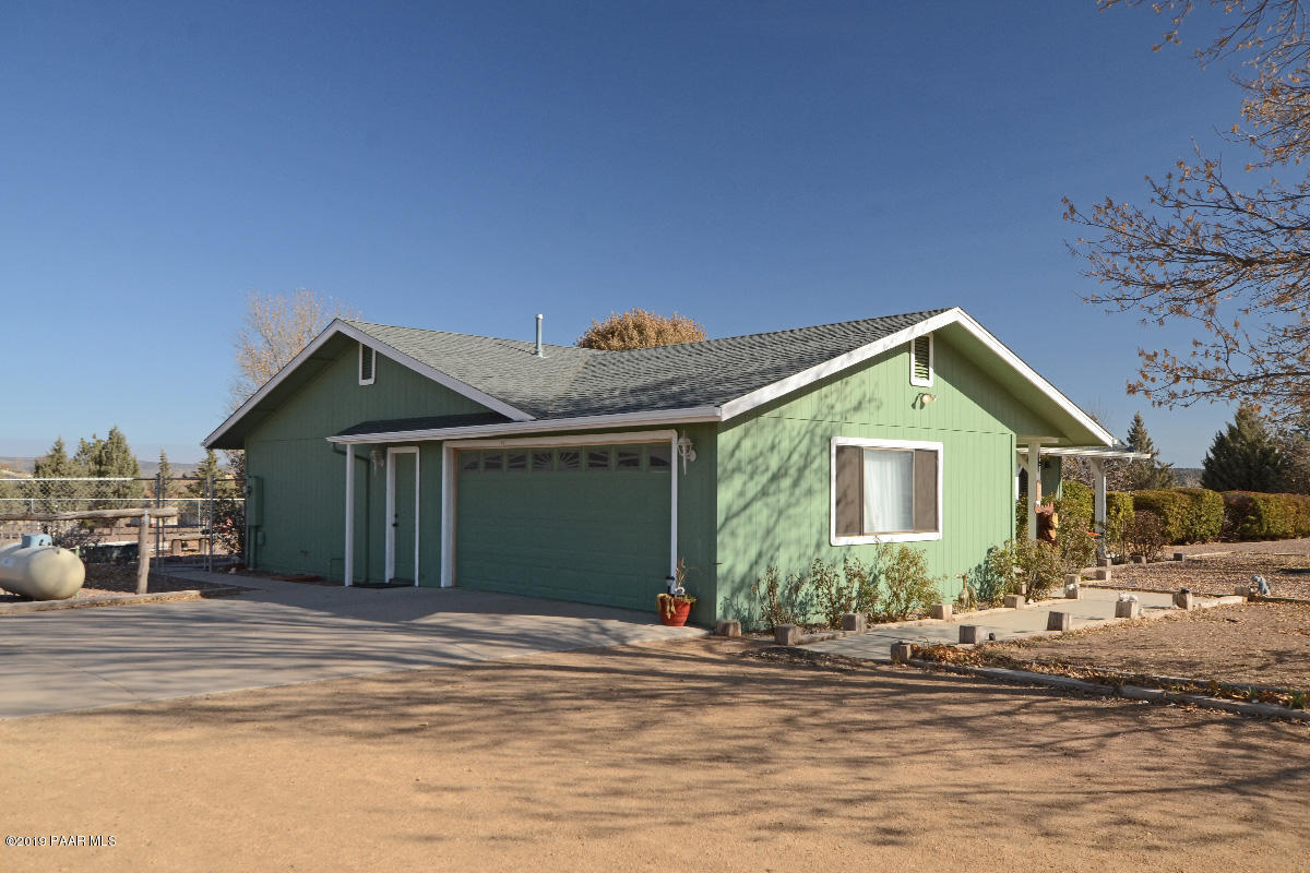 600 Rolling Hills Road Paulden, AZ 86334 - Photo 2 of 27 Garage