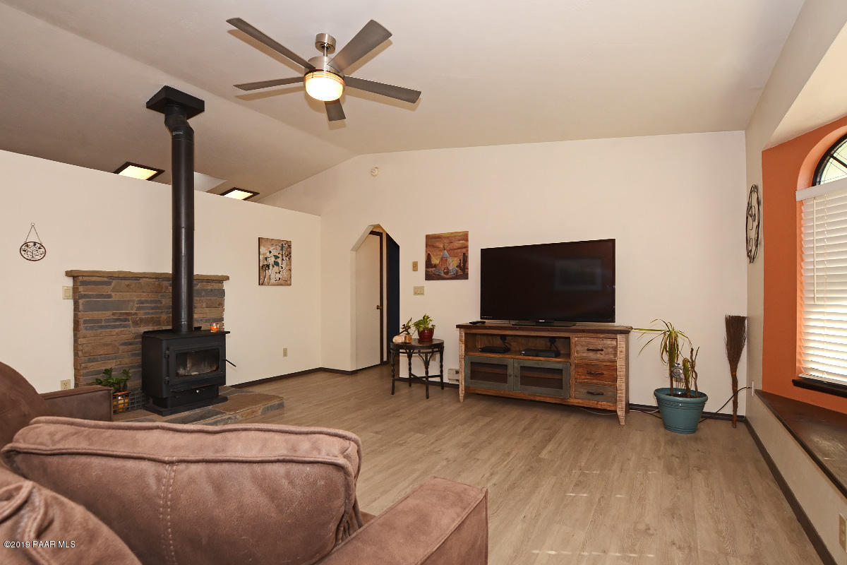 600 Rolling Hills Road Paulden, AZ 86334 - Photo 7 of 27 13 Livingroom 1