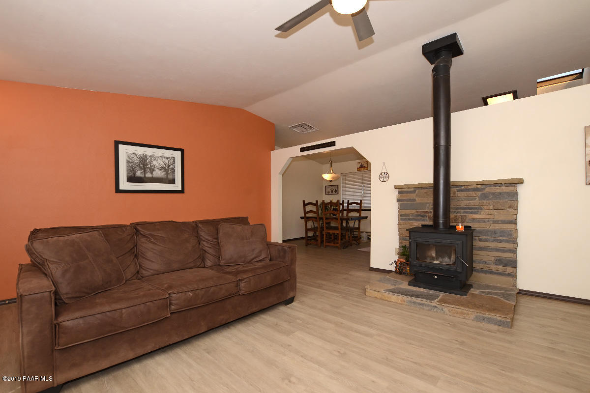 600 Rolling Hills Road Paulden, AZ 86334 - Photo 8 of 27 13 Livingroom 2