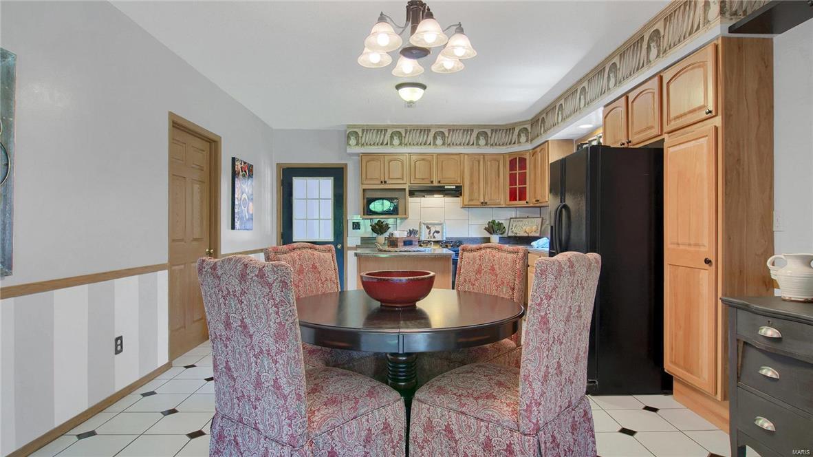 9379 Klondike Road Worden, IL 62097 - Photo 14 of 38
