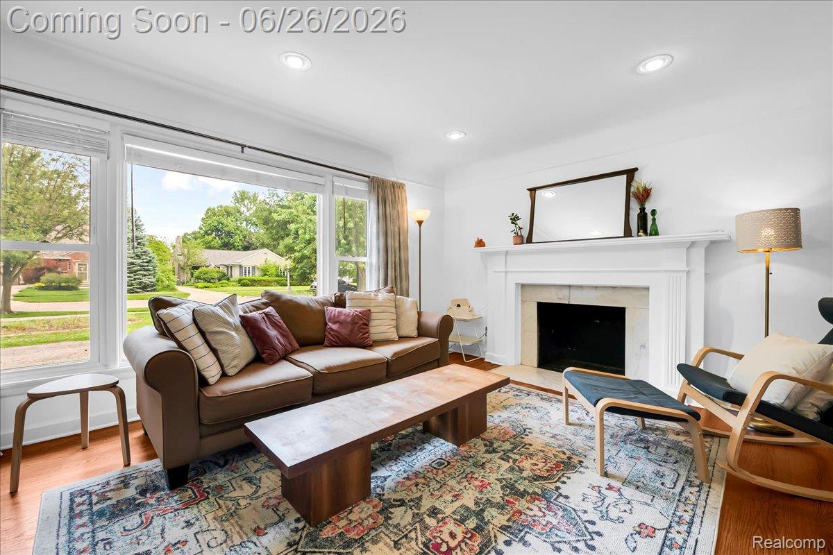 1179 Hampton Road Grosse Pointe, MI 48236 - Photo 4 of 37 06-1179 Hampton Rd_5.jpg