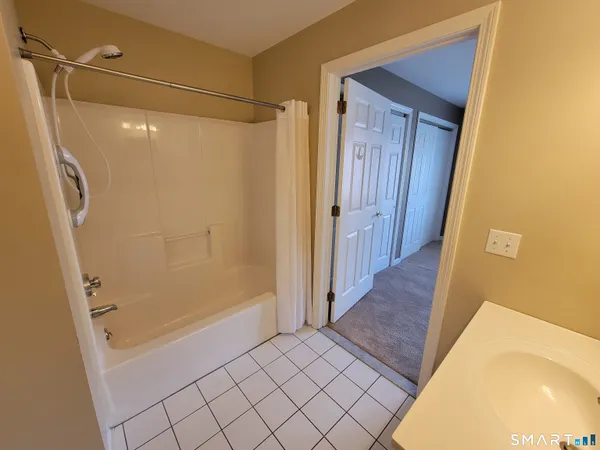 $249,900 | 75 Washington Avenue, Unit 5303, Hamden, CT 06518