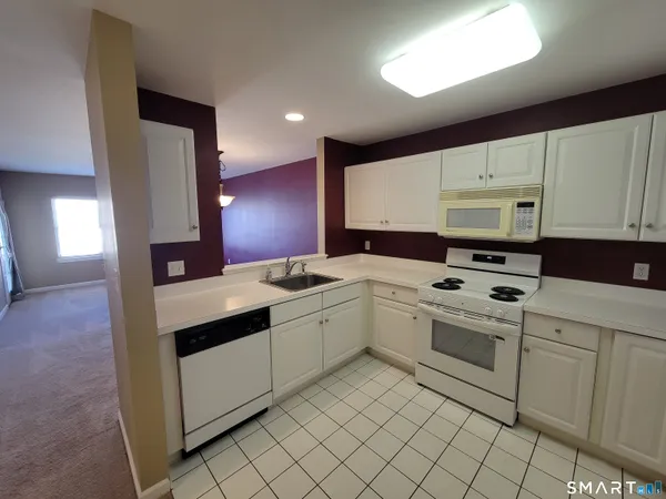 $249,900 | 75 Washington Avenue, Unit 5303, Hamden, CT 06518