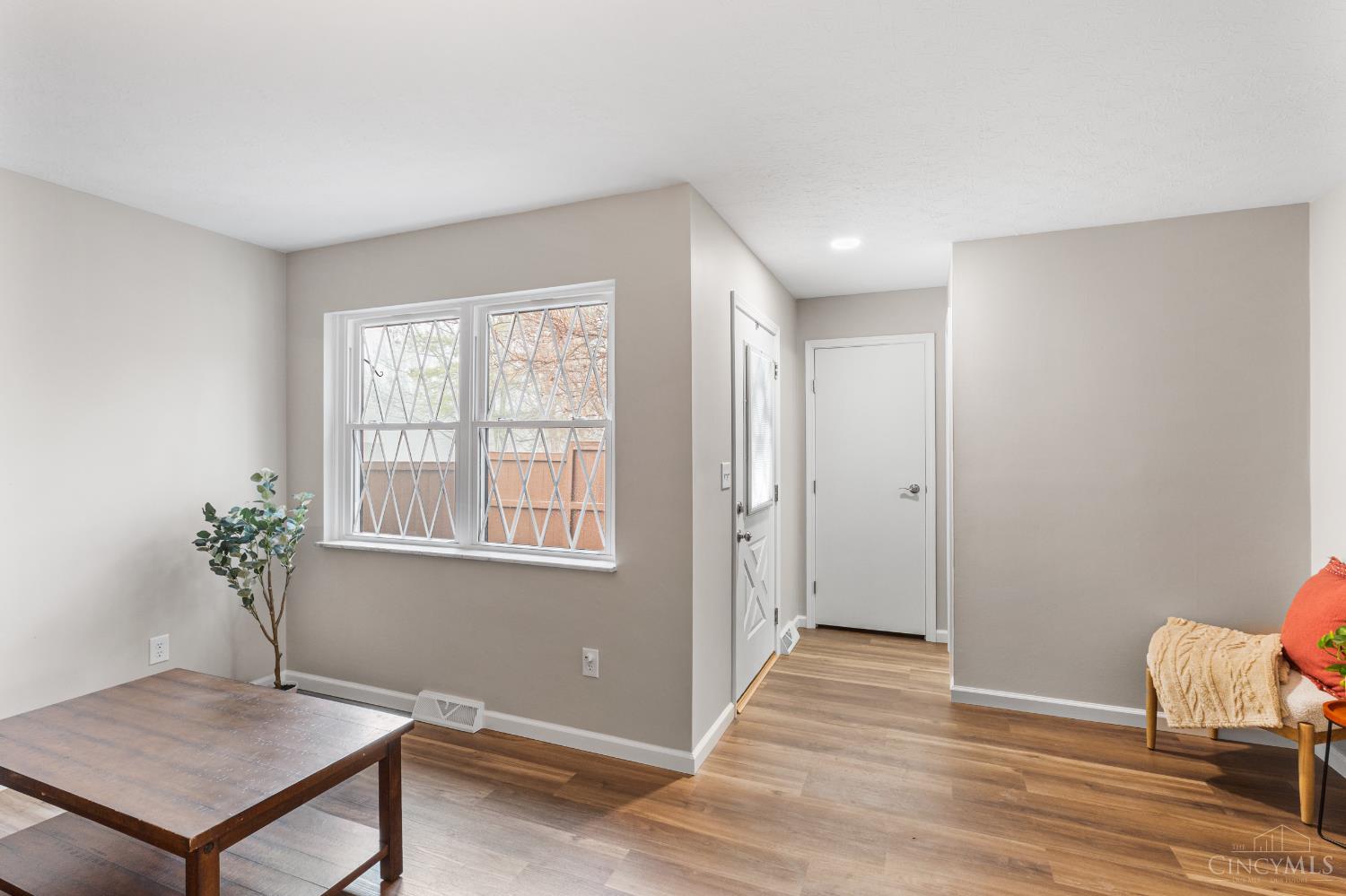 5658 Springdale Road, Unit 10 Cincinnati, OH 45251 - Photo 5 of 29 Gallery Image 5