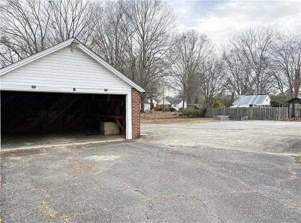 $1,399 | 323 South Hamilton Street, Eden, NC 27288