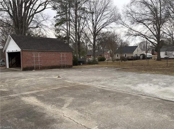 $1,399 | 323 South Hamilton Street, Eden, NC 27288