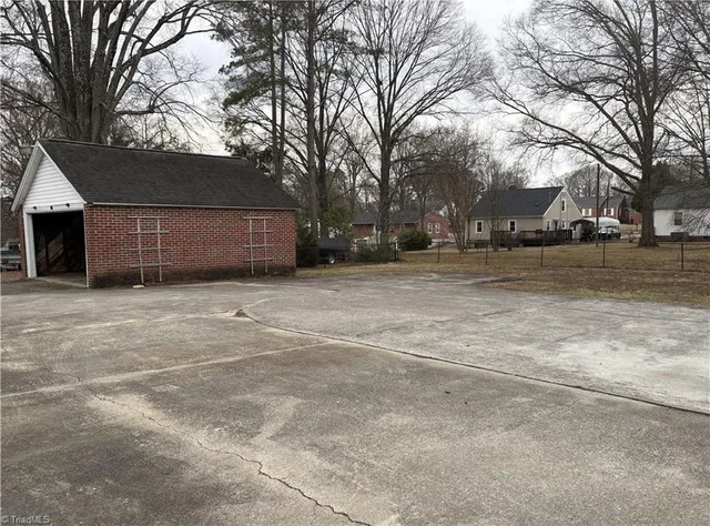 $1,625 | 323 South Hamilton Street, Eden, NC 27288