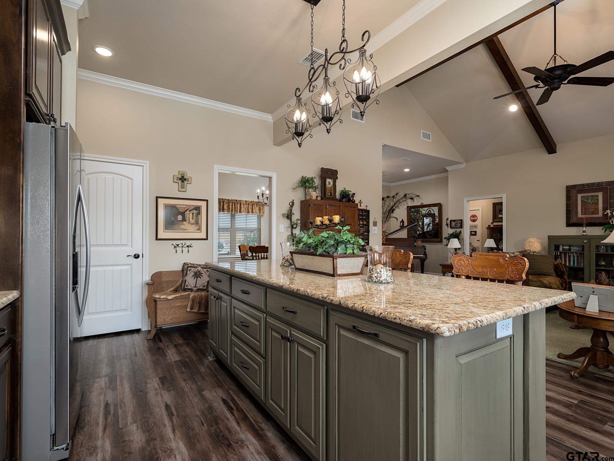 705 Reno Chandler, TX 75758 - Photo 8 of 36