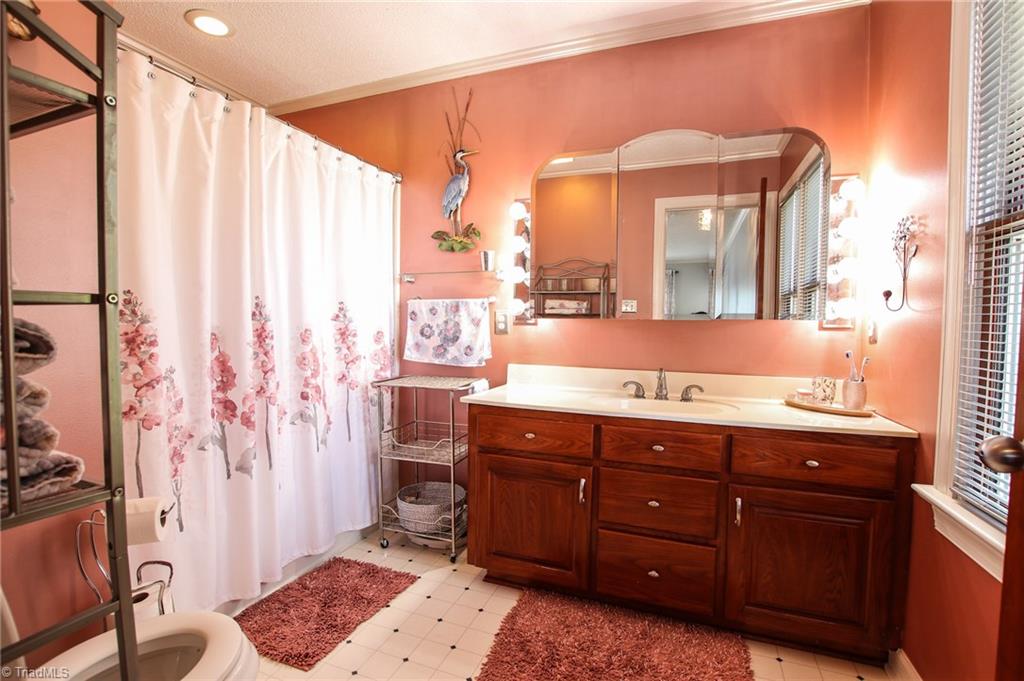 516 Shoreline Road New London, NC 28127 - Photo 21 of 26 Master bath