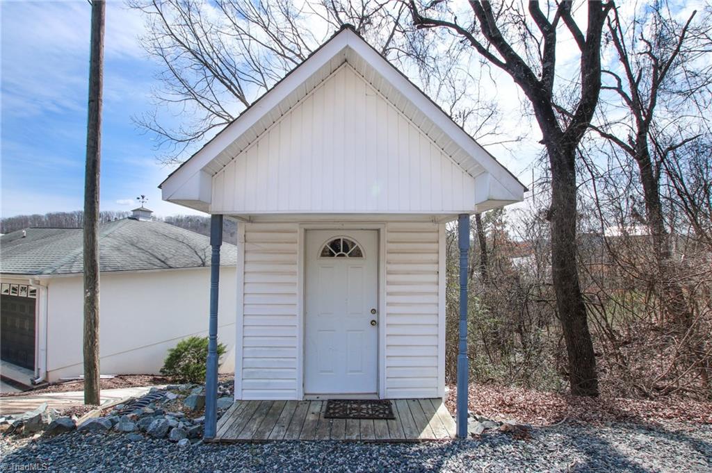 516 Shoreline Road New London, NC 28127 - Photo 25 of 26 Extra storage building on street side