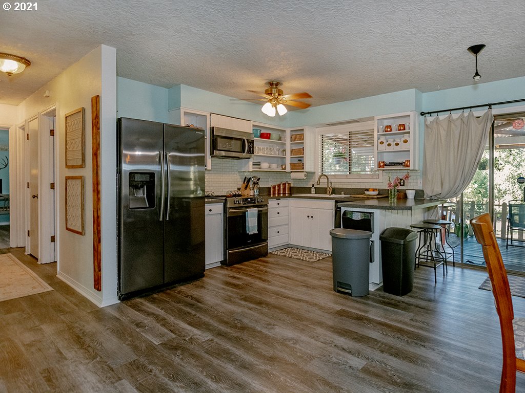 27014 Northeast Hathaway Road Camas, WA 98607 - Photo 5 of 31