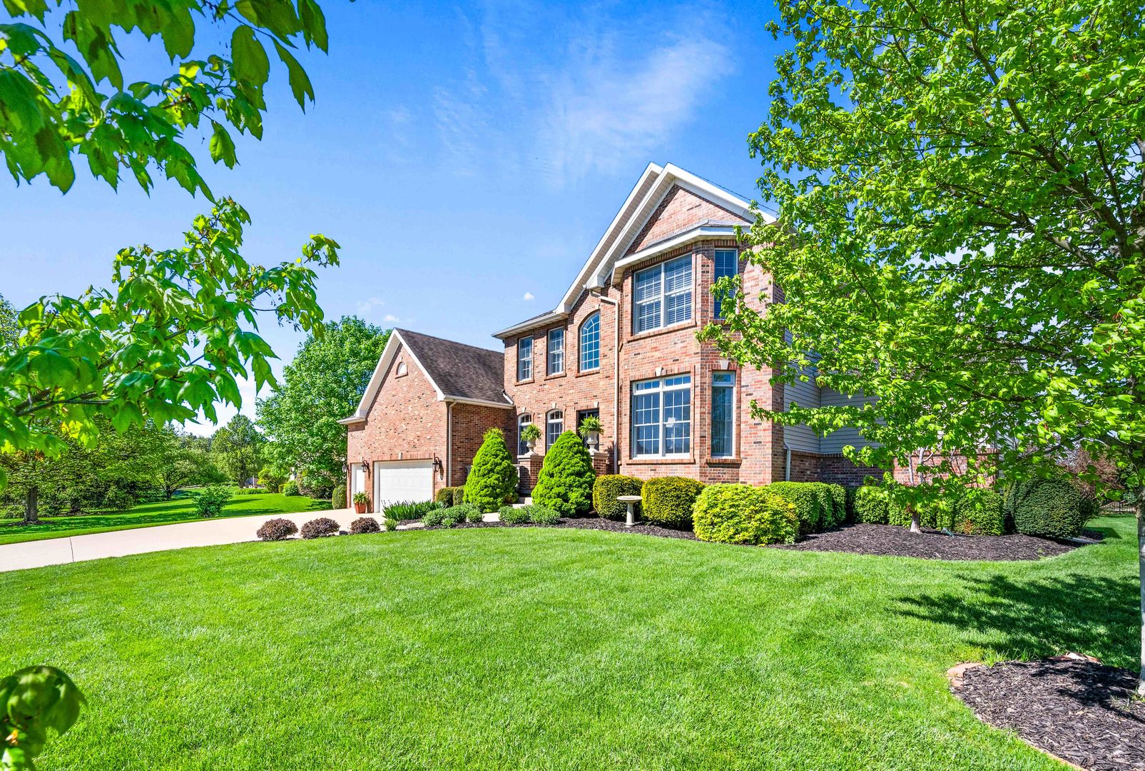 4 Derby Way Bloomington, IL 61704 - Photo 53 of 56 a front view of house with yard and green space