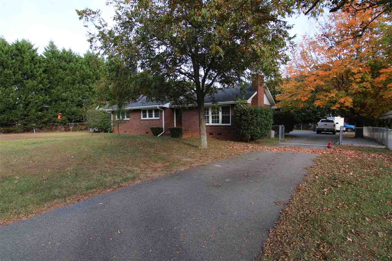 4418 Parris Bridge Road Boiling Springs, SC 29316 - Photo 2 of 25