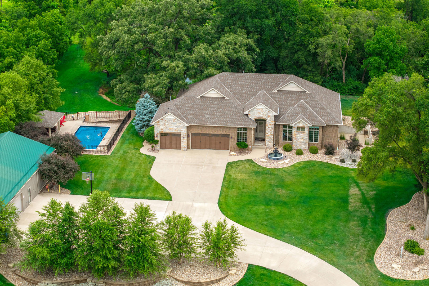 4580 Tanglewood Road Bettendorf, IA 52722 - Photo 3 of 76