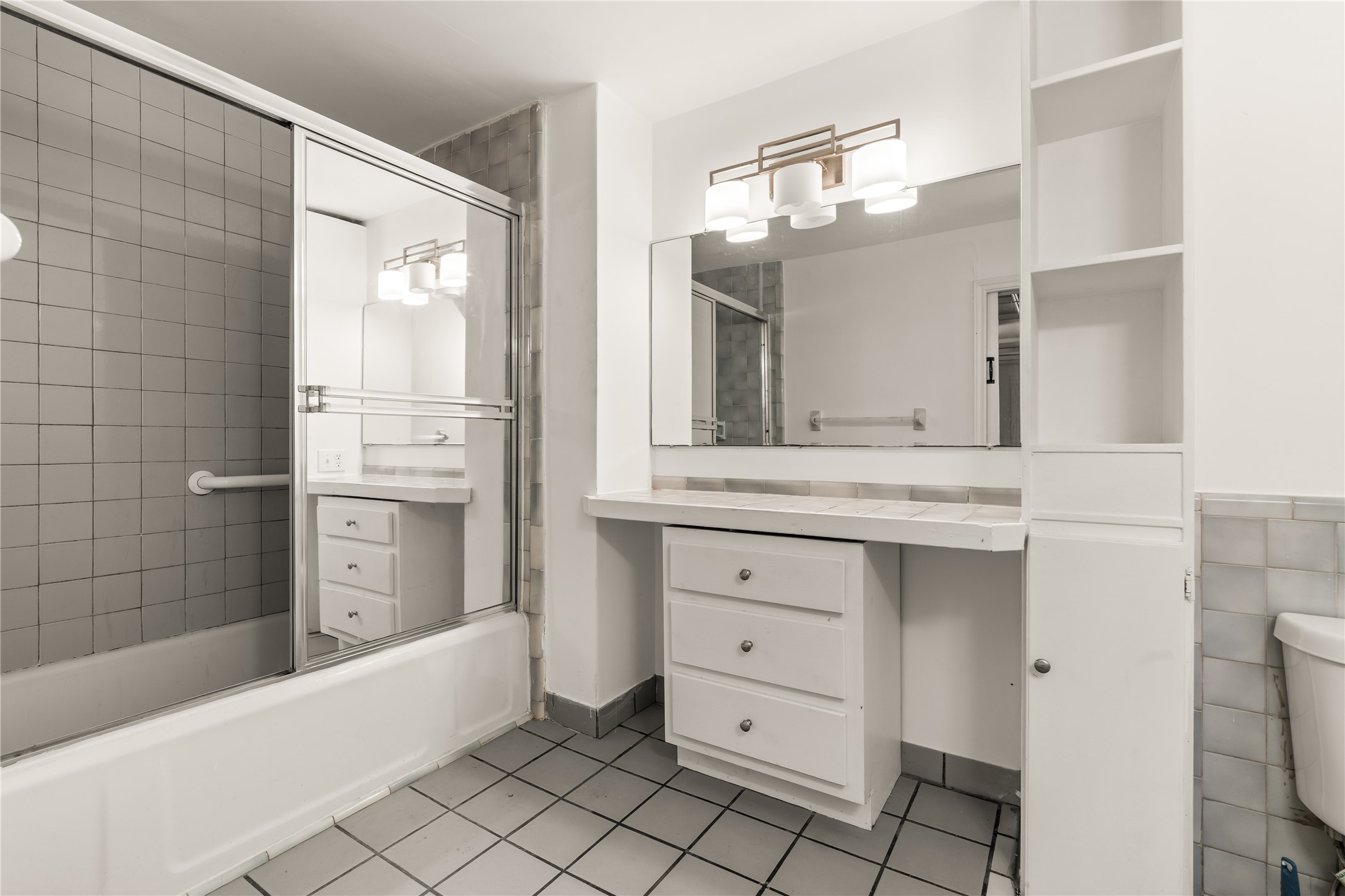 2202 West Main Street Houston, TX 77098 - Photo 17 of 32 a bathroom with a bathtub sink and mirror