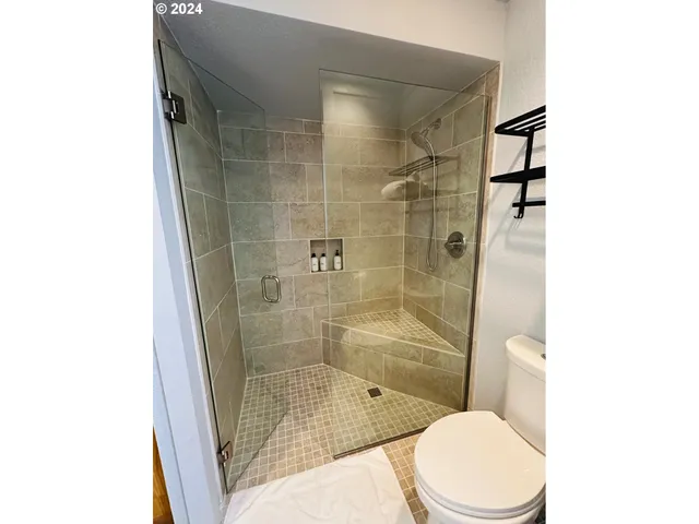 a view of a back yard