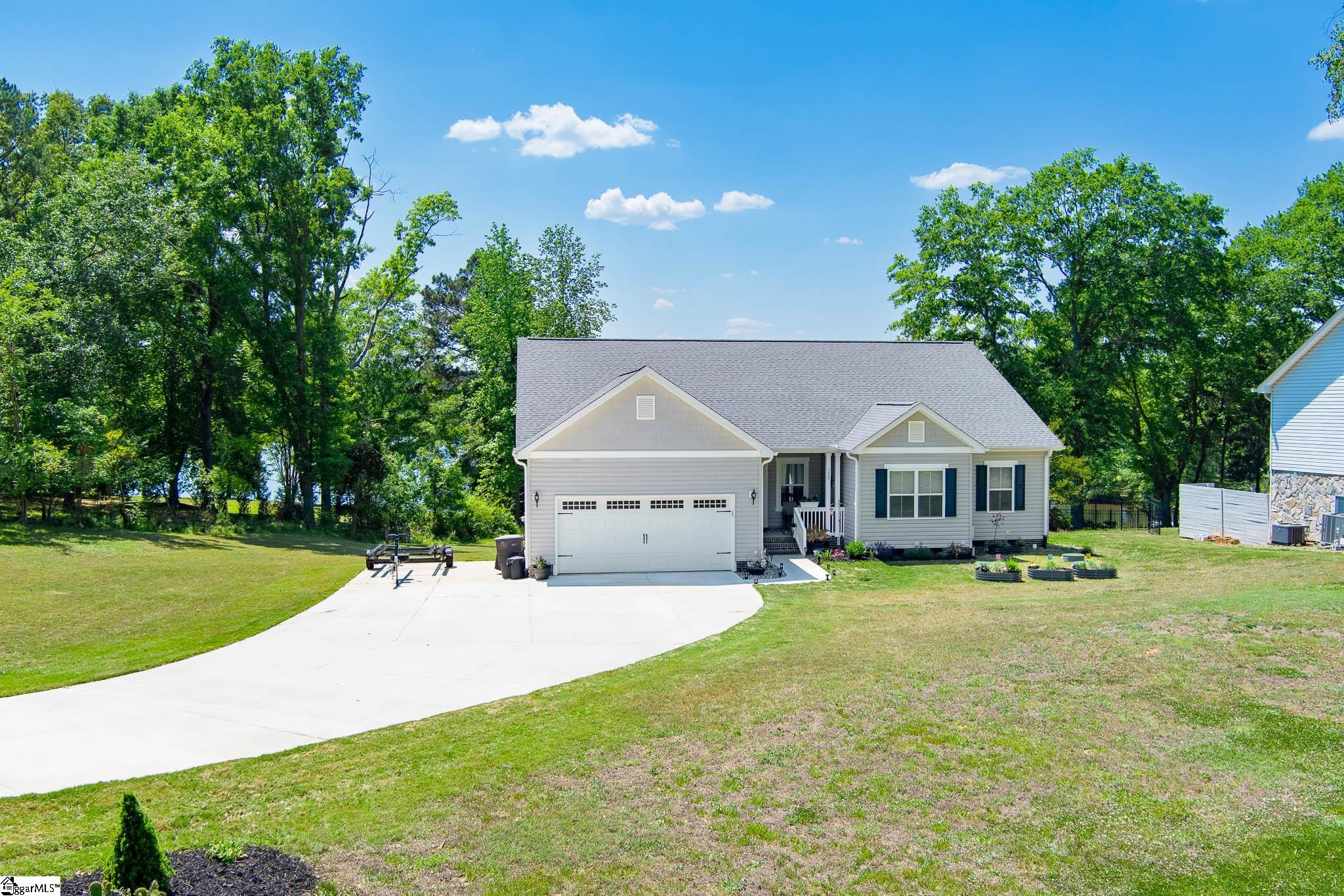 102 Indian Ridge Point Laurens, SC 29360 - Photo 2 of 39