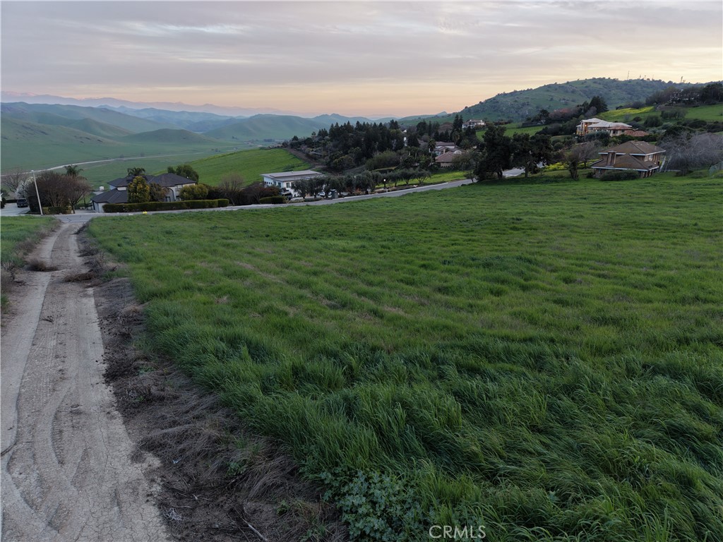 125 High Sierra Drive Exeter, CA 93221 - Photo 10 of 19 a view of grassy field with mountain