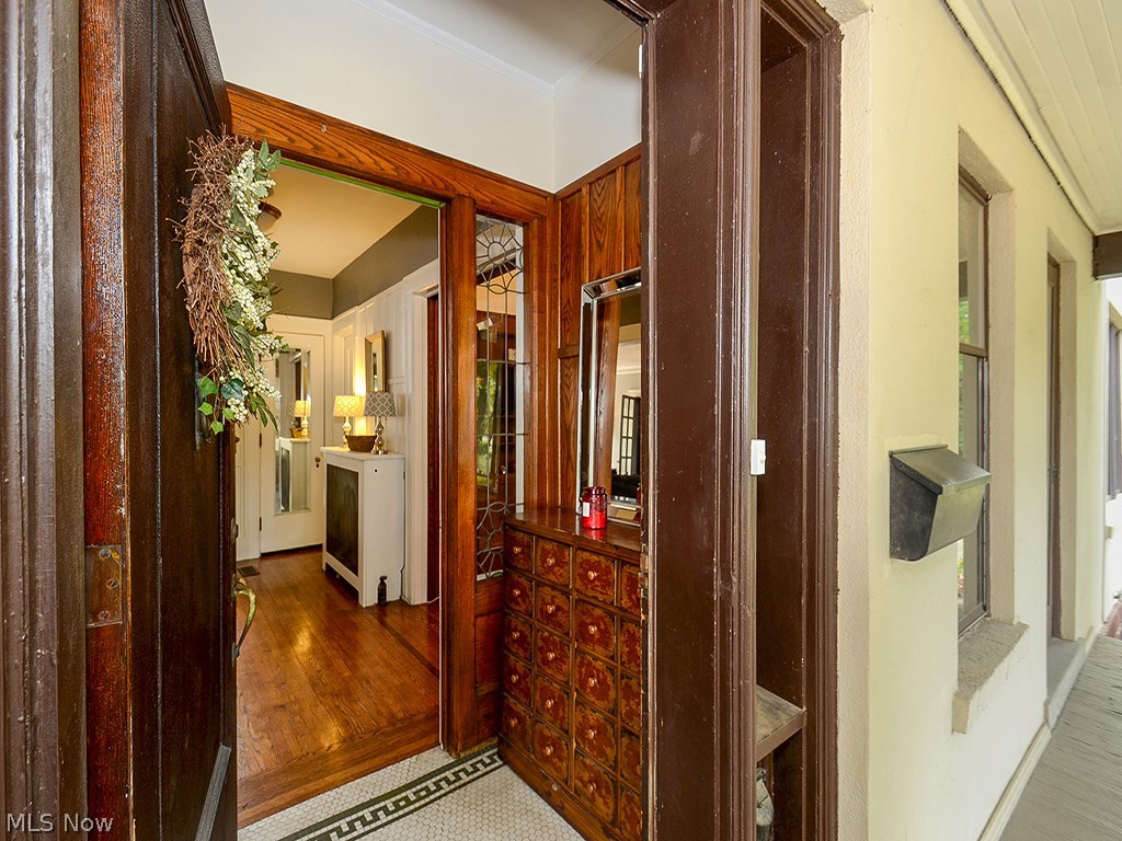 2248 Stillman Road Cleveland, OH 44118 - Photo 4 of 35