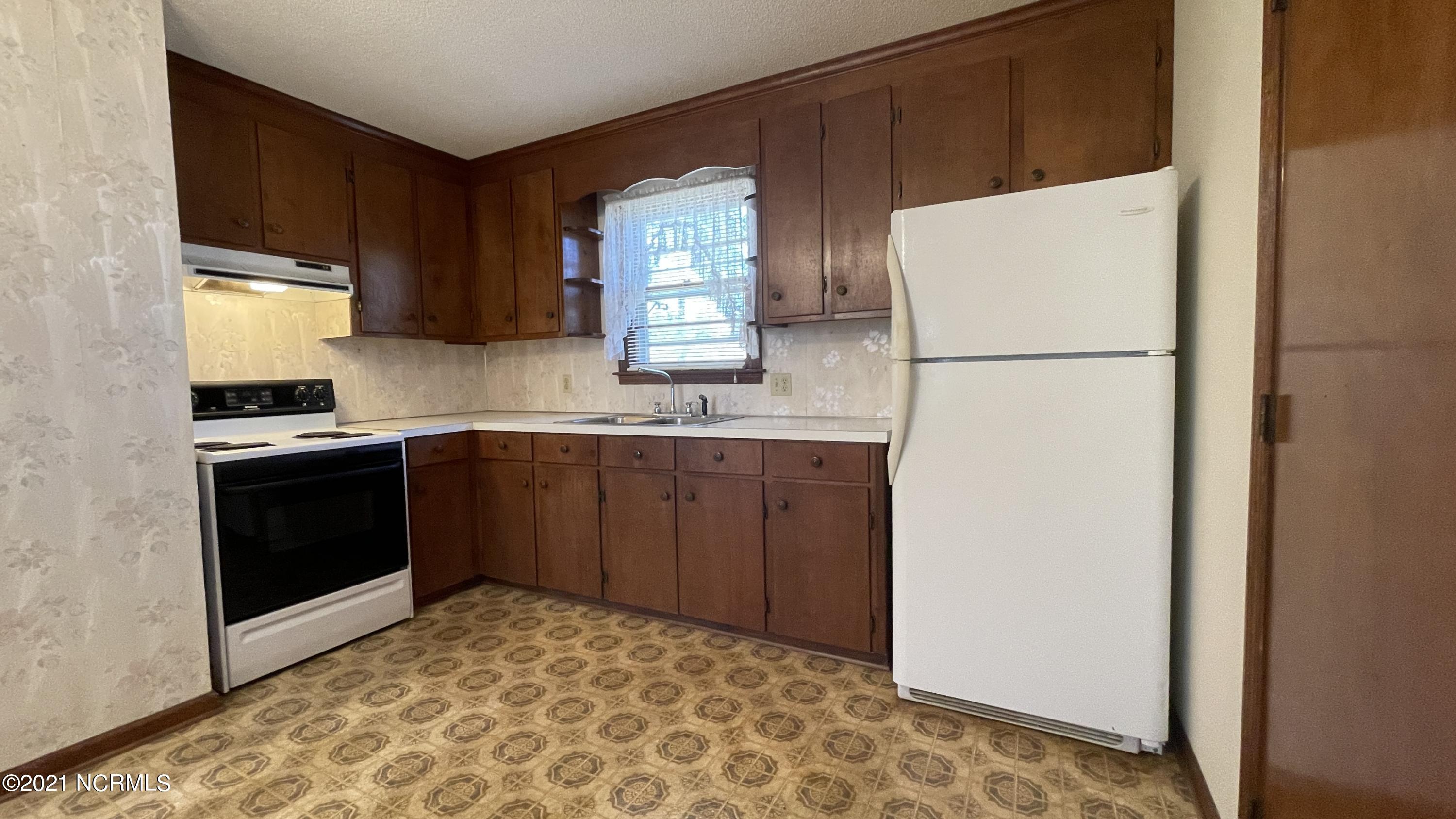 1223 Ranch Motel Road Williamston, NC 27892 - Photo 13 of 19 Kitchen