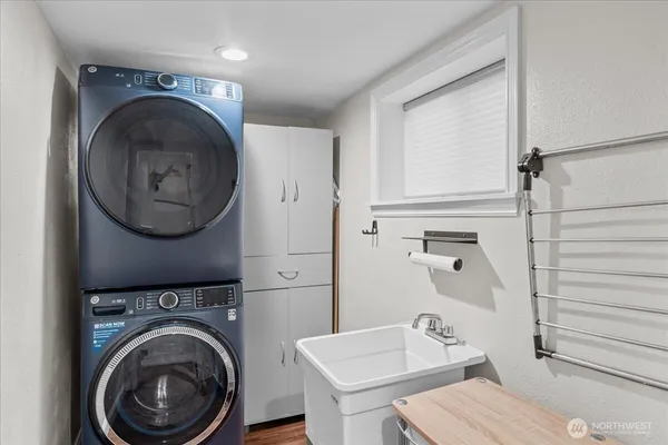 $4,000 | 8250 Corliss Avenue North, Seattle, WA 98103
