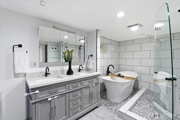 $4,000 | 8250 Corliss Avenue North, Seattle, WA 98103