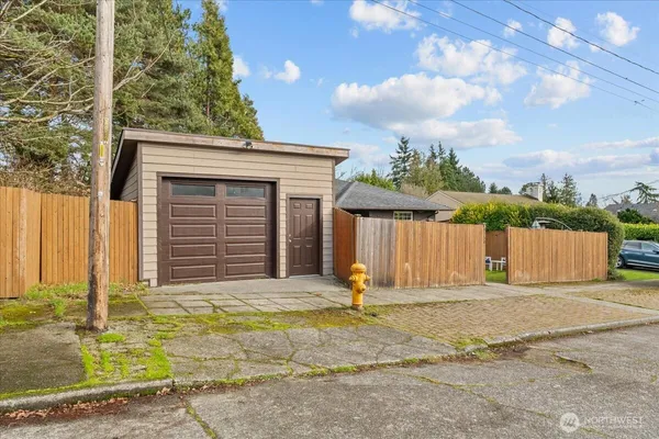$4,000 | 8250 Corliss Avenue North, Seattle, WA 98103