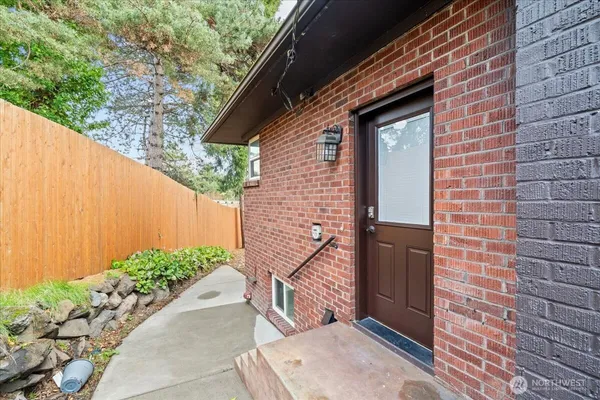 $4,000 | 8250 Corliss Avenue North, Seattle, WA 98103