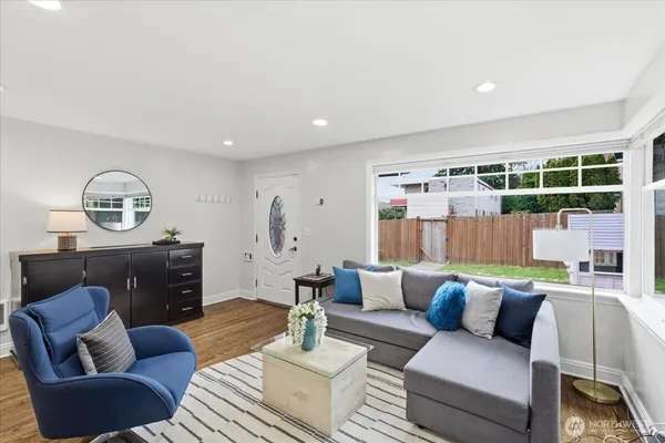 $4,000 | 8250 Corliss Avenue North, Seattle, WA 98103