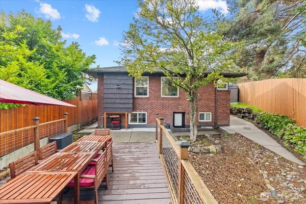 $4,000 | 8250 Corliss Avenue North, Seattle, WA 98103