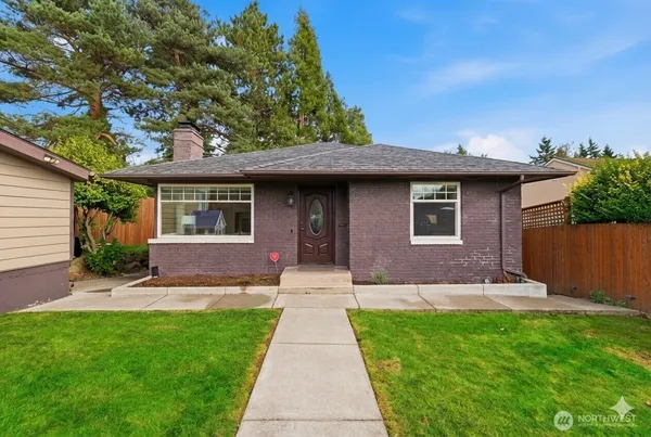 $4,000 | 8250 Corliss Avenue North, Seattle, WA 98103