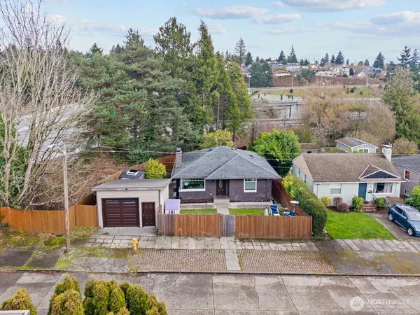 $4,000 | 8250 Corliss Avenue North, Seattle, WA 98103