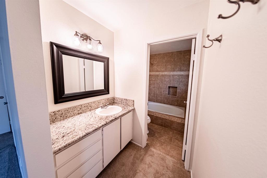 2374 Caringa Way Carlsbad, CA 92009 - Photo 6 of 41