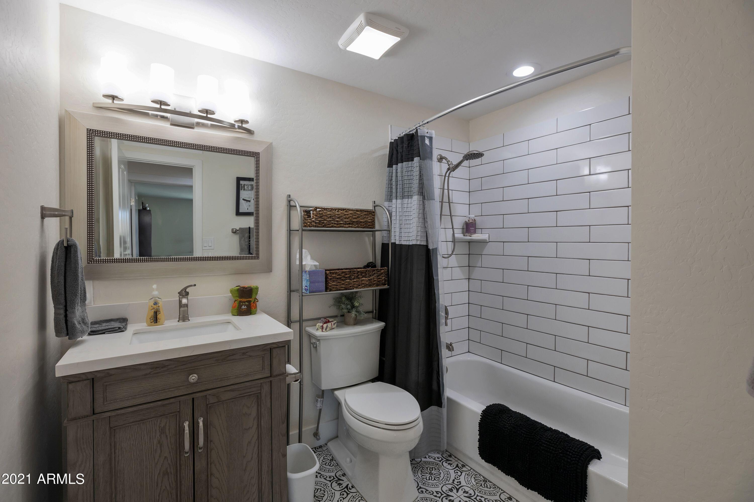 13838 North 37th Way Phoenix, AZ 85032 - Photo 19 of 31 GUEST BATH