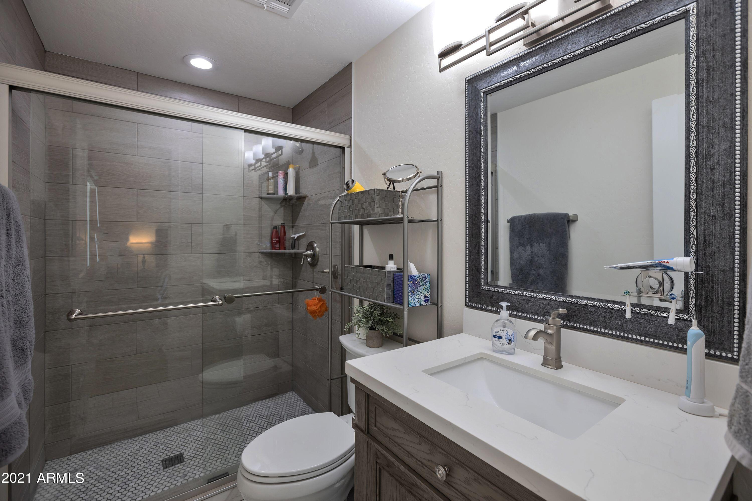 13838 North 37th Way Phoenix, AZ 85032 - Photo 22 of 31 MASTER BATH