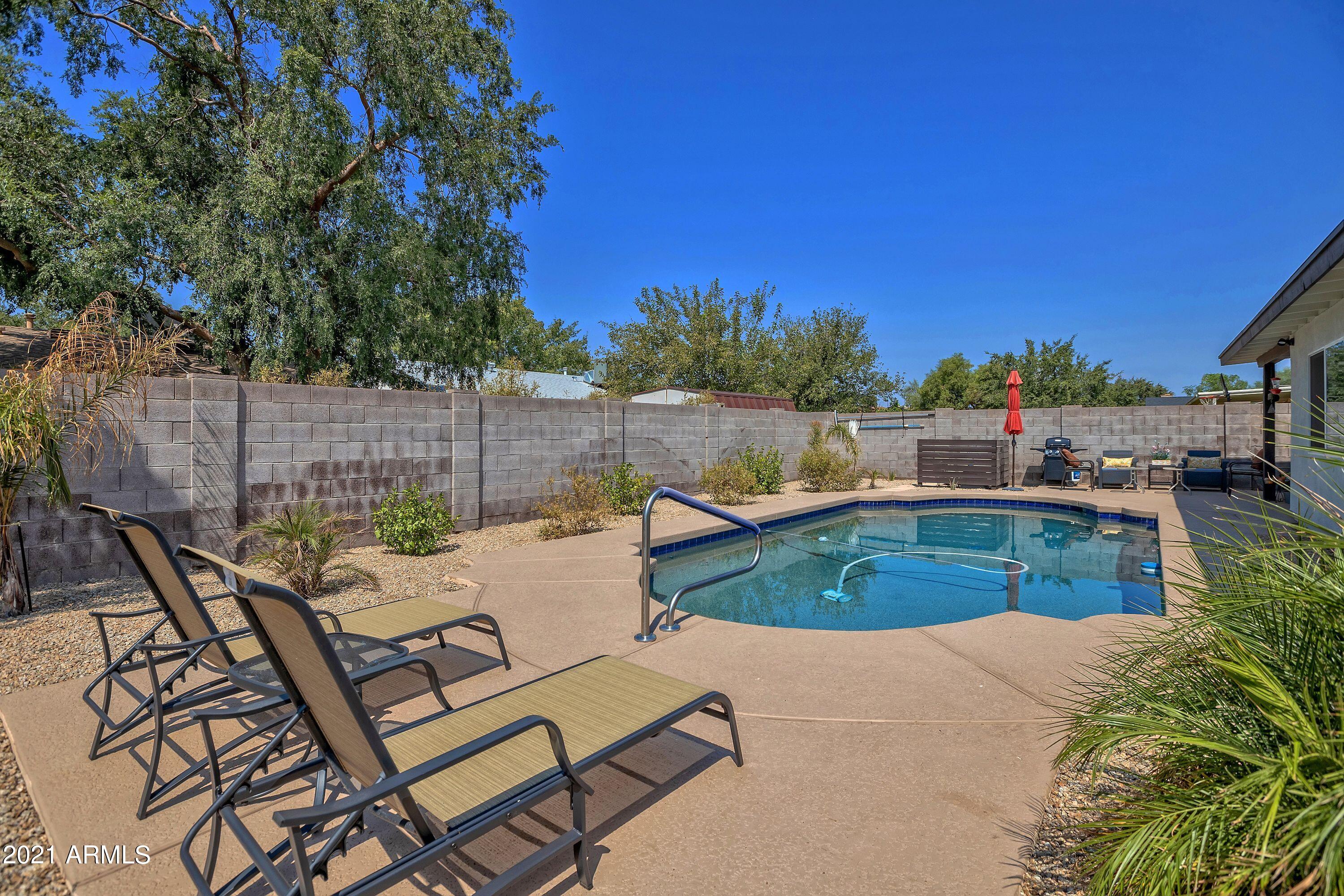 13838 North 37th Way Phoenix, AZ 85032 - Photo 26 of 31 POOL SUNBATHING AREA