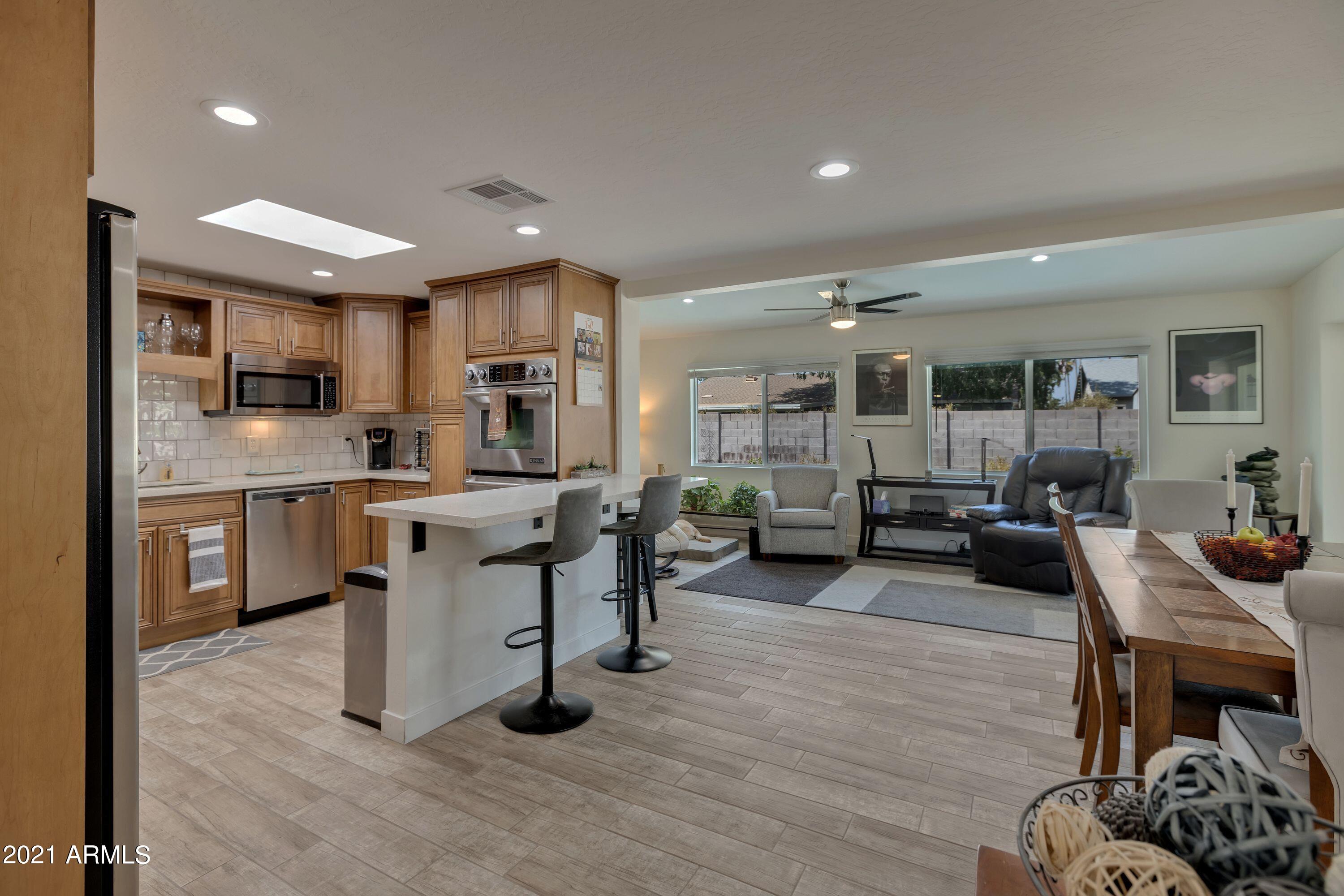 13838 North 37th Way Phoenix, AZ 85032 - Photo 7 of 31 BREEZEWAY