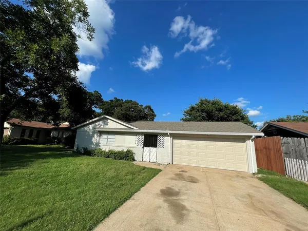 $2,350 | 2106 Black Jack Drive, Irving, TX 75060