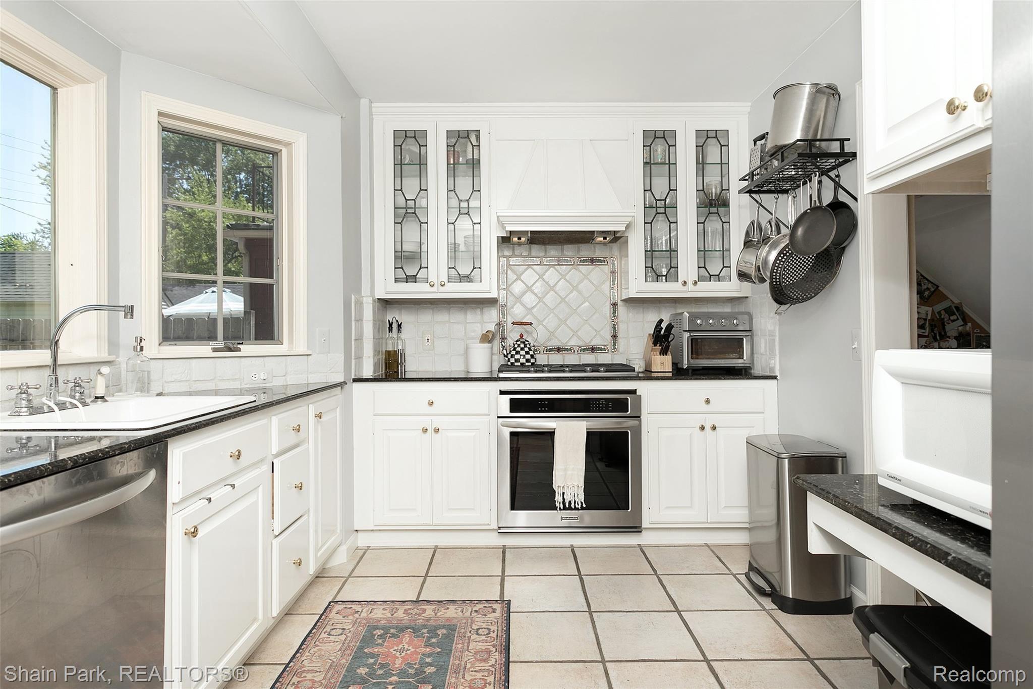 436 Lothrop Road Grosse Pointe, MI 48236 - Photo 14 of 35 Lothrop-14.jpg