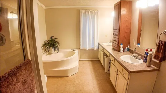 $345,000 | 1156 Southeast 180th Road, Clinton, MO 64735