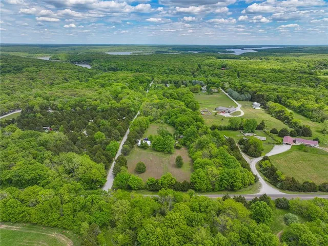 $345,000 | 1156 Southeast 180th Road, Clinton, MO 64735