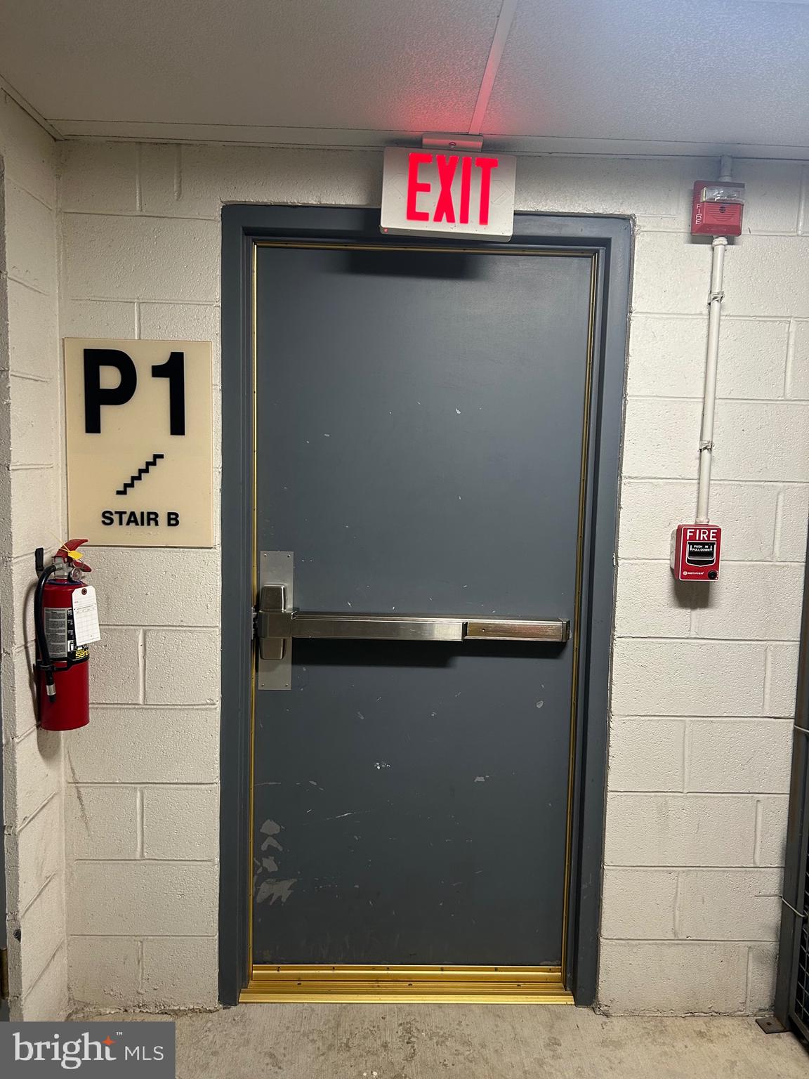 2200 17th Street Northwest, Unit G76 Washington, DC 20009 - Photo 15 of 17 a utility room with dryer and washer