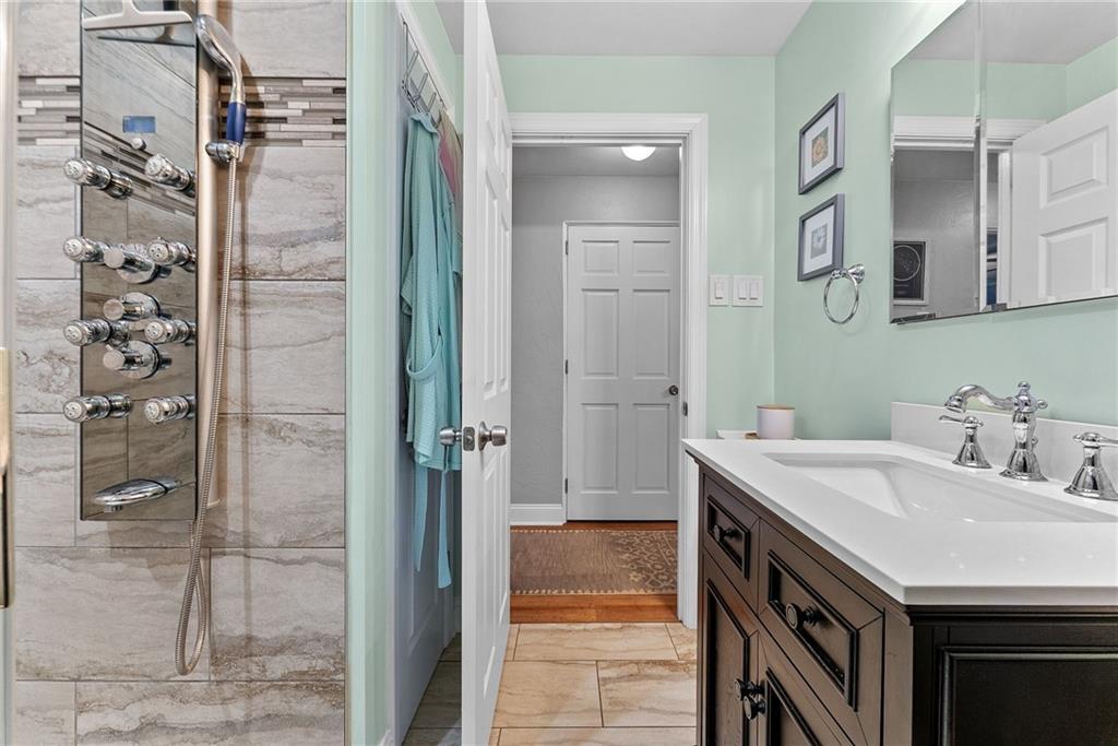 3226 Arapahoe Road Pittsburgh, PA 15241 - Photo 26 of 50 Main level bathroom