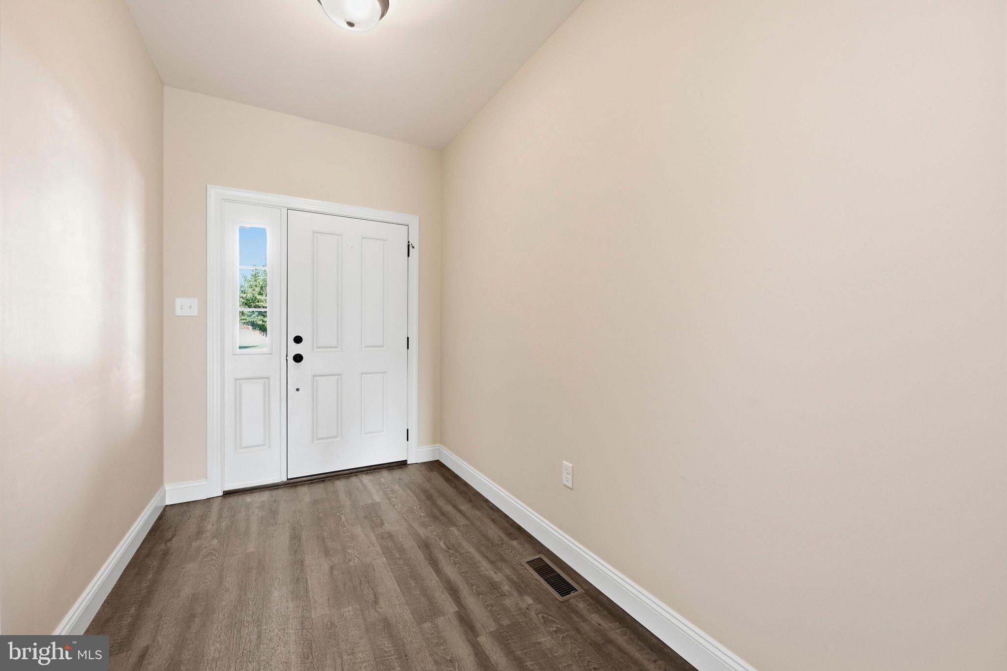 49 Pleasant Road Gordonville, PA 17529 - Photo 7 of 55 Foyer
