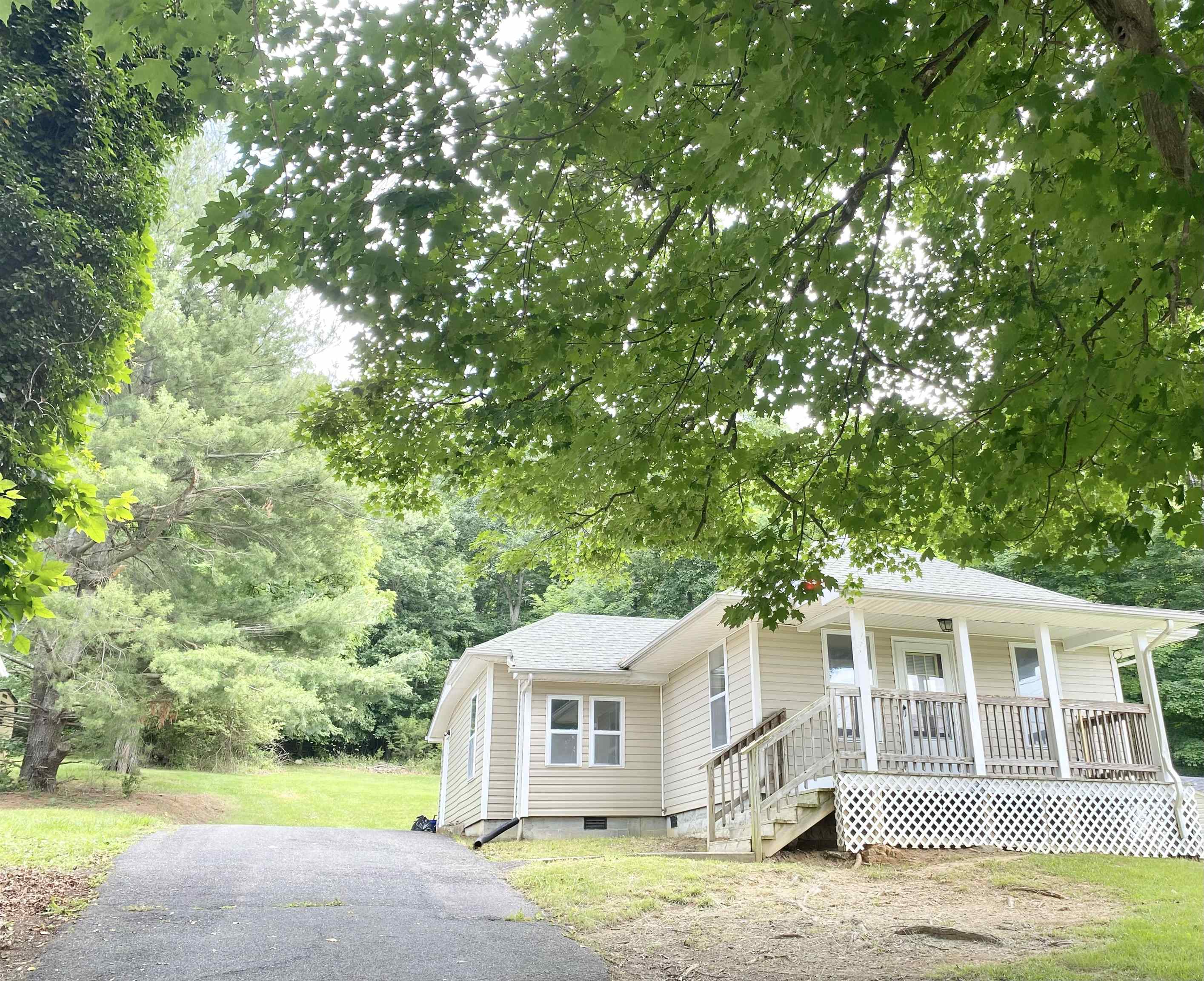 1733 Spring Hill Road Staunton, VA 24401 - Photo 3 of 24 Gallery Image 3